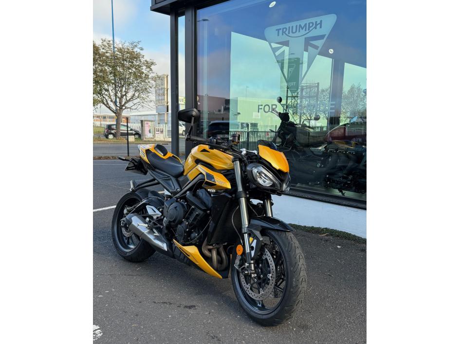 TRIUMPH STREET TRIPLE RS