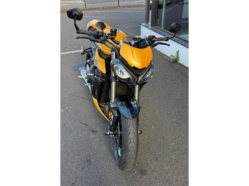 TRIUMPH STREET TRIPLE RS