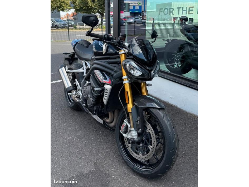 TRIUMPH SPEED TRIPLE 1200 RS