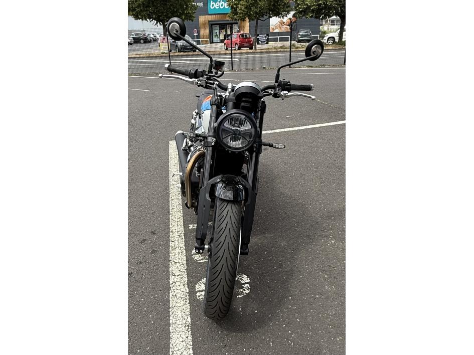 TRIUMPH SPEED TWIN 900