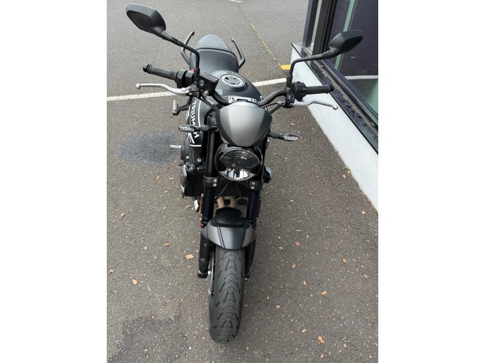 TRIUMPH TRIDENT 660