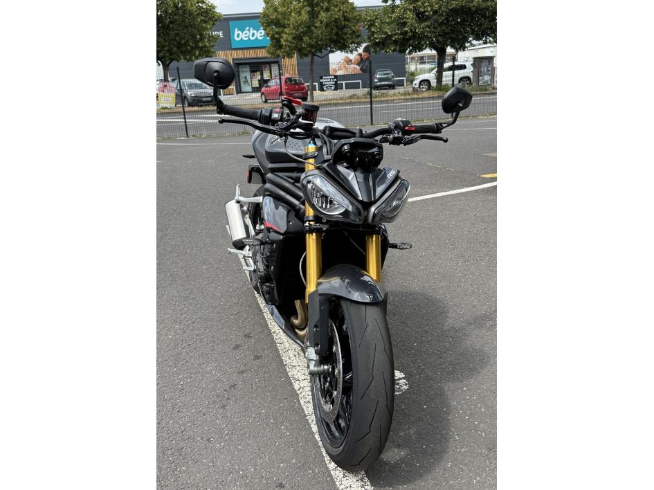 TRIUMPH SPEED TRIPLE 1200 RS